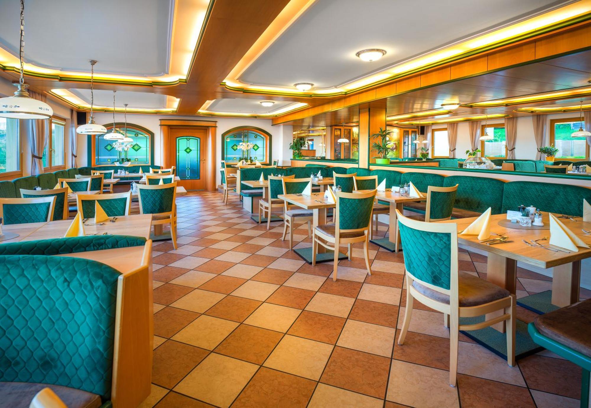 Ferienhotel Hofer Superior Strass im Attergau Extérieur photo